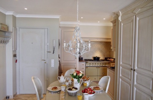 Antibes City Centre Apartment | Luxurious seafront 2 bedrooms flat superb view, WIFI, AC, for 4 close to beach