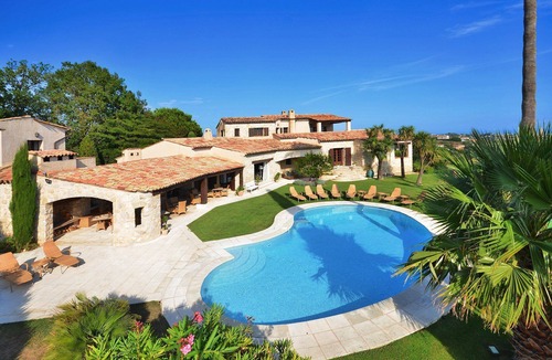 Saint-Paul-de-Vence Villa | Luxurious Villa, with Pool, Tennis, Pétanque, Bar, and Sea View