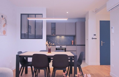 Hotel de Ville - Quinconces Apartment | Luxury 3-bedroom apartment in hyper centre, air con, lift