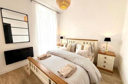 Duras Apartment | Luxury Apartment Overlooking Historic Town Market