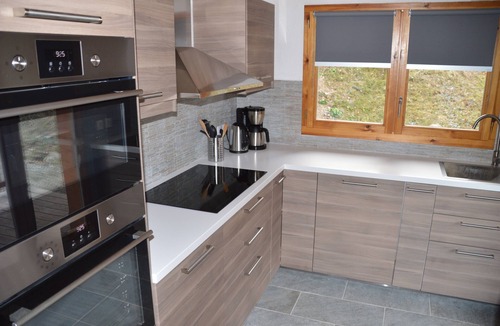 Oz-en-Oisans Ski Chalet | Luxury detached 10 person chalet near the ski slope in Oz/Alpe d'Huez
