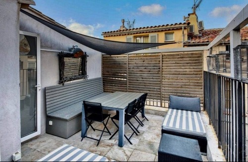 Old Town House | Luxury Renovated Townhouse with terrasse and parking in the old Village of St-Tr