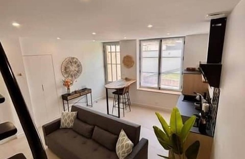 Blaye Apartment | Luxury two-bedroom apartment with private spa & garden