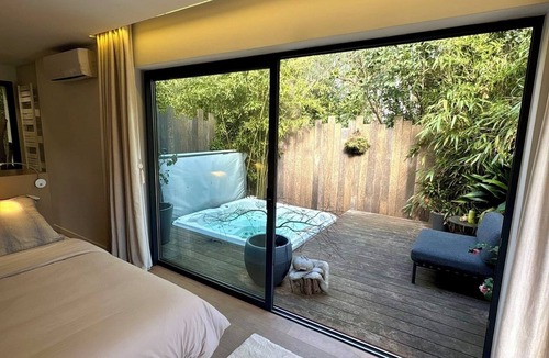 Le Mourillon Villa | Luxury villa with lagoon pool, sauna and jacuzzi