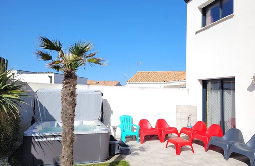 Saint-Hilaire-de-Riez House | Magnificent South-facing Villa with Jaccuzzi, Beach and Corniche 200 m'away