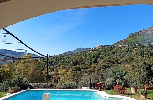 Tourrettes-sur-Loup Villa | Magnificent villa with swimming pool and mountain view
