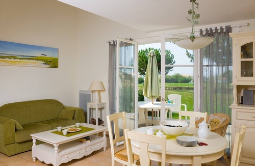 L'Aiguillon-sur-Vie House | Maison cosy et abordable | Jardin + Piscine + Golf