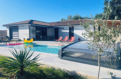 Salignac House | Maison 160m2 Avec Piscine et Jeux Extérieur Proche Bordeaux