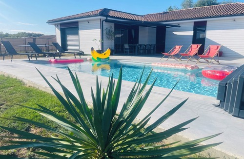 Salignac House | Maison 160m2 Avec Piscine et Jeux Extérieur Proche Bordeaux