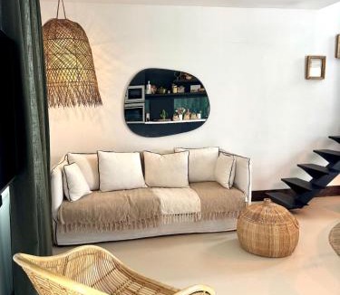 Saint-Denis-de-Pile House | Maison 4 pers avec jacuzzi calme et confort assuré
