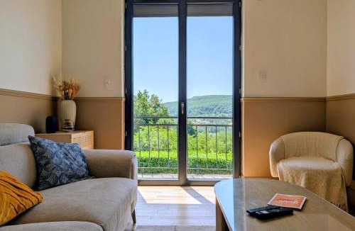 Lissac-sur-Couze House | Maison 8 personnes - Vue Panoramique Lac du Causse - Classée 4 étoiles - Climatisée