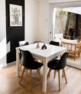 Villereal House | Maison au cœur du village de Villeréal avec cour extérieur