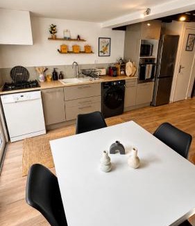 Villereal House | Maison au cœur du village de Villeréal avec cour extérieur