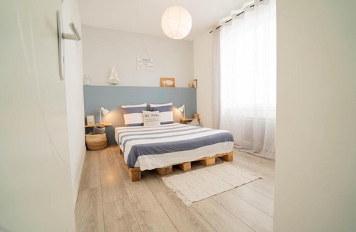 Bouin House | Maison avec fauteuil suspendu et lit de jour près de la mer en Vendée