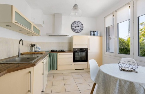 Aytre House | Maison Aytré - Shaded Retreat near La Rochelle, 5 Bedrooms, 4 Bathrooms