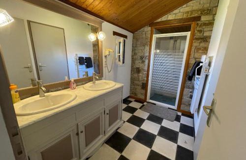 Bouin House | Maison climatisée, 2 gîtes, 2 chambres, 15 hectares, loisirs, animaux acceptés - FR-1-426-520