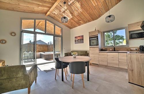 Mortagne-sur-Gironde House | Maison cosy avec spa extérieur et vélos électriques
