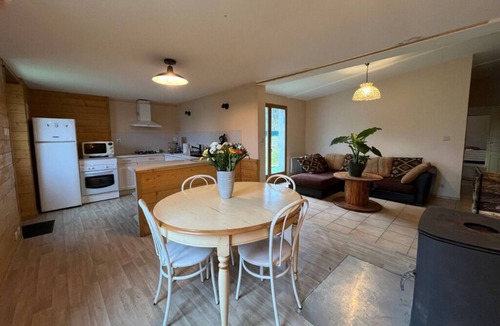 La Roche Foulques Bed & Breakfast | Maison du verger ideal for family/friend & professional stay