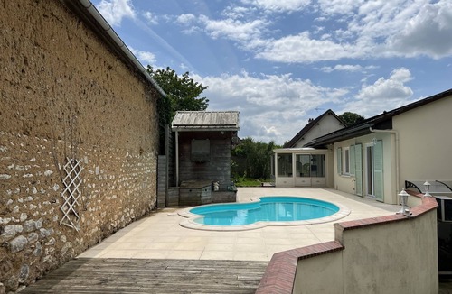 Morancez House | Maison d'hôte 5km from Chartres city center, riverside, heated pool