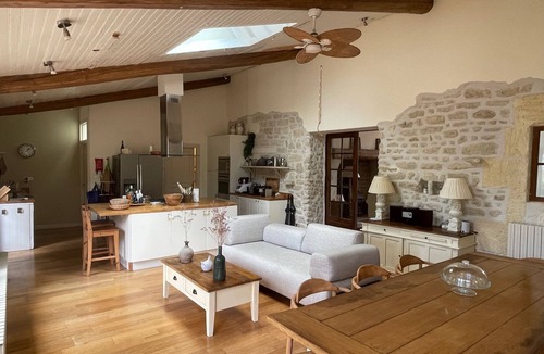 La Jarrie-Audouin House | Maison de Charme, 4 Chambres, Grand Jardin et Piscine Privée