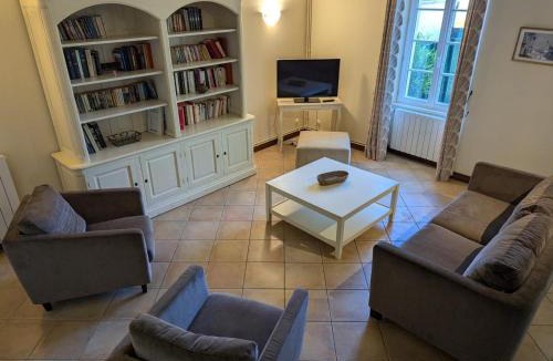 Saint-Cybardeaux House | Maison de charme avec piscine chauffée et jardin privé, idéale pour familles - FR-1-653-85