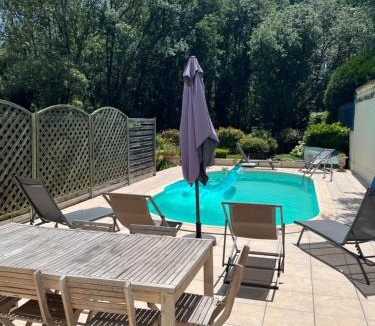 Pons House | Maison de ville confortable avec piscine