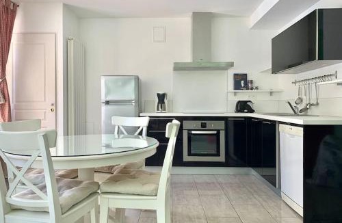 Pons House | Maison de ville confortable avec piscine