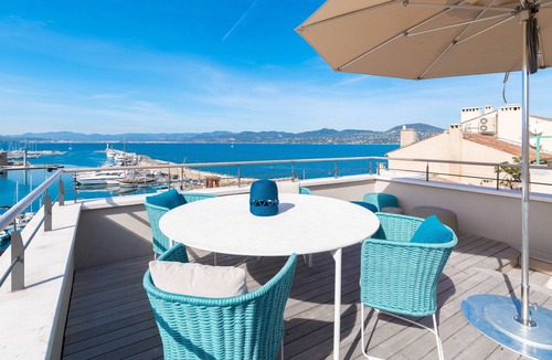 Old Town House | Maison du Portalet - Magnificent 2-bedroom townhouse overlooking the harbor and bay of Saint Tropez