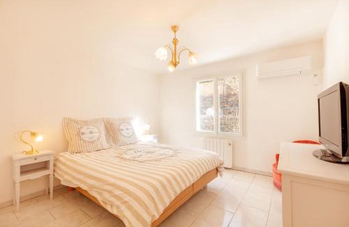 Le Revest-les-Eaux House | Maison en Provence-Entièrement Climatisée-Piscine Privée-Cuisine Extérieure-Pétanque-15 Minutes de la Plage