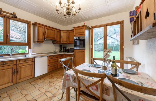 Duingt House | Maison Horizon - Charmante propriété familiale avec jardins & jeux