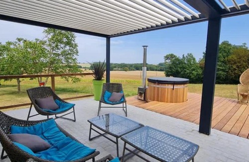 Chillac House | Maison Neuve, relaxing countryside home with pool