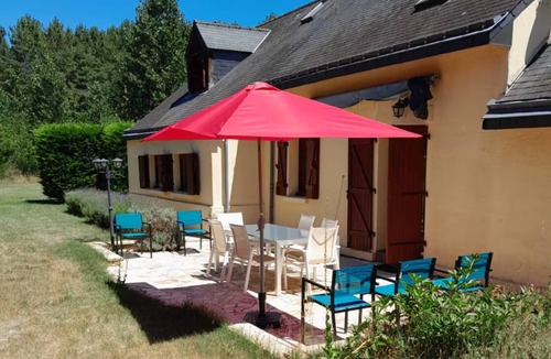 Longue-Jumelles House | Maison Rouge is a beautiful vacation home, a quiet house in the countryside!
