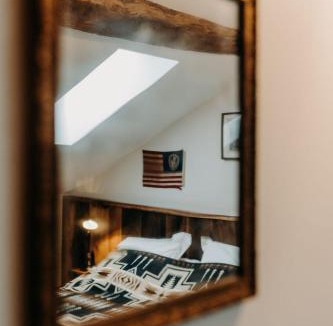 Busserolles House | Maison surplombant l'étang avec bain nordique