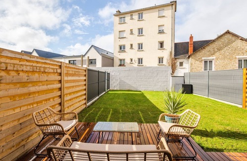 La Madeleine House | Maison Twin Sister - Five Bedroom House, Sleeps 10