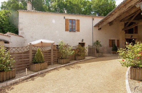 Saint-Preuil Villa | Mansion in Saint-Preuil with Pool & Sauna