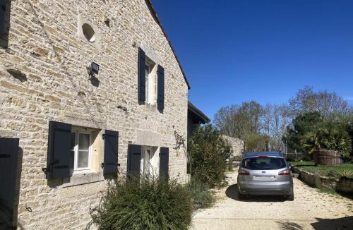 Sansais Villa | Marais Inn- grande longère avec piscine et jardin arboré , Marais Poitevin