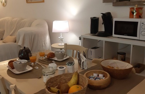 Trelissac Bed & Breakfast | Maraval – Cozy Air-Conditioned Suite in a Private Home with Garden and Pool Access in Périgueux