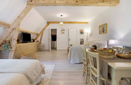 Trelissac Bed & Breakfast | Maraval – Cozy Air-Conditioned Suite in a Private Home with Garden and Pool Access in Périgueux
