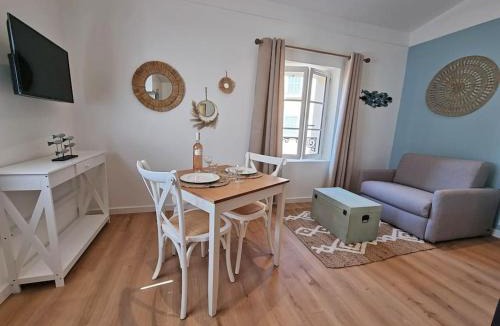 Old Town Apartment | "MER" Climatisé - 2 pas du port -Place aux Herbes
