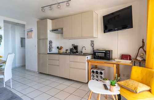 Mimizan-Plage Apartment | Mimizan Beach: Apartment for 4 with Parking and Direct Beach Access
