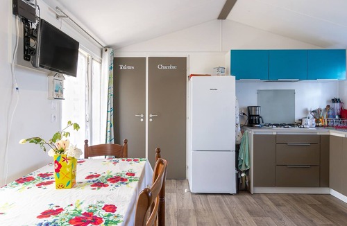 Saint-Hilaire-de-Riez RV Rental | Mobile Home for 6 with Shared Pool and Private Terrace