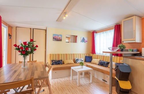 Ascarat House | Mobile Home at Camping De La Truite with Mountain Views, Private Terrace, and Wi-Fi