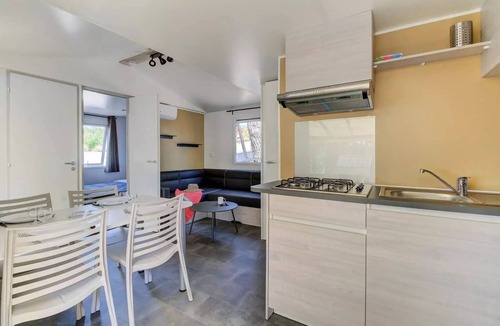 Landevieille House | Mobile Home | Comfort | 2 Bedrooms | 4 Guests | Raised Deck | A/C