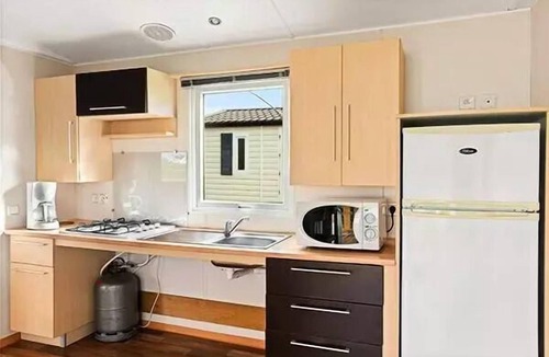 Varennes sur Loire House | Mobile Home for People with Disabilities | Comfort | 2 Bedrooms | 4 Guests | Raised, Uncovered Deck | A/C
