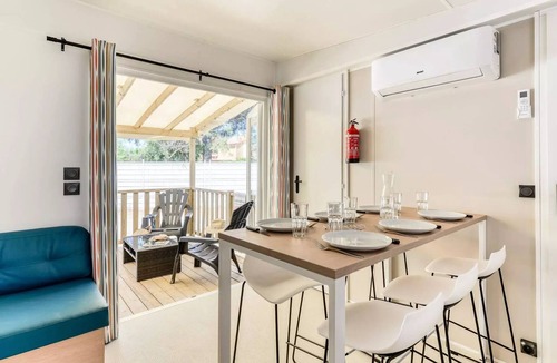 Villereal House | Mobile Home | Premium | 3 Bedrooms | Sleeps 6 | Lounge Terrace | A/C | TV