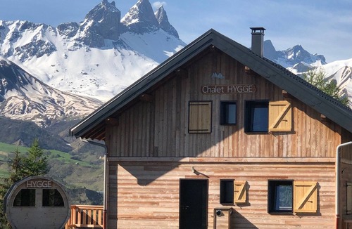 Albiez-le-Vieux Ski Chalet | Modern 4* chalet, south terrace, sauna, direct access to lake and slopes. Linen included.
