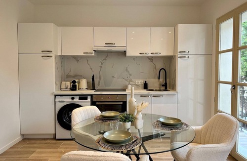 Old Town Apartment | Modern Apartment - 1BD/4P - Center of St Tropez