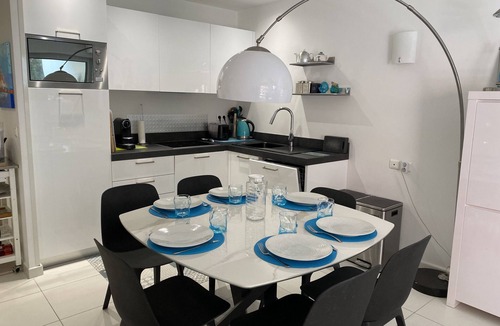 Menton Apartment | Modern apartment with rooftop pool