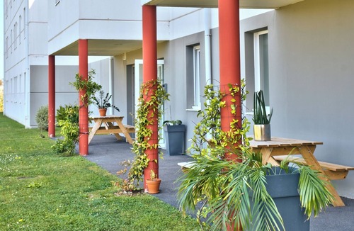 Lahonce Hotel | Modern Bayonne Retreat | 5.6 Miles to Historic Bayonne Citadel