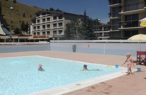 Mont-de-Lans Apartment | Modern Ground Floor Apartment in Great Location- Perfect for Families or Couples